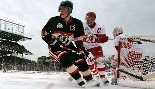 Spielten in traditionellen Trikots: Die Chicago Blackhawks und die Detroit Red Wings