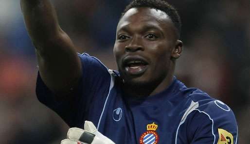 Carlos Kameni, Keeper von Espanyol Barcelona, hat einen Fan angegriffen