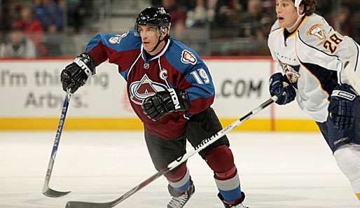 Der 39-jährige Joe Sakic wird seinem Team nach einer Operation lange fehlen