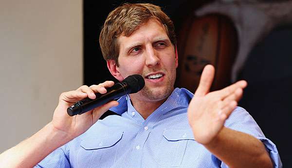 Dirk Nowitzki spricht auf der PK vor dem DBB-Auftakt bei der EM