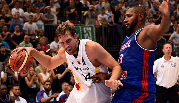 Dirk Nowitzki steht nicht so gerne im Mittelpunkt