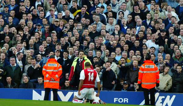 Thierry Henry sorgte für einen der vielen Gänsehautmomente im Derby