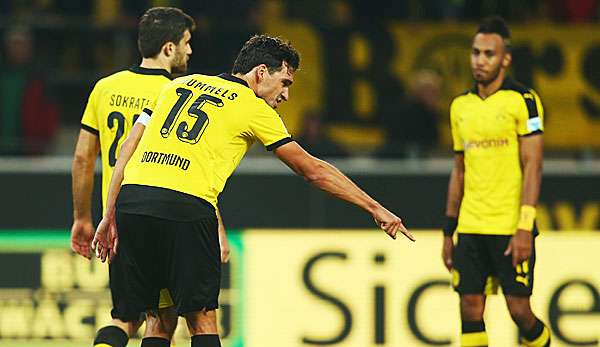 BVB-Kapitän Mats Hummels (2.v.l.) bemängelte nach dem 2:2 gegen Darmstadt fehlende Cleverness