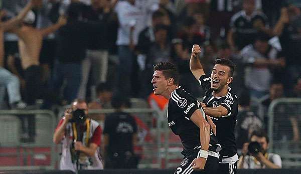 Mit zwei Treffern entschied Mario Gomez das Derby