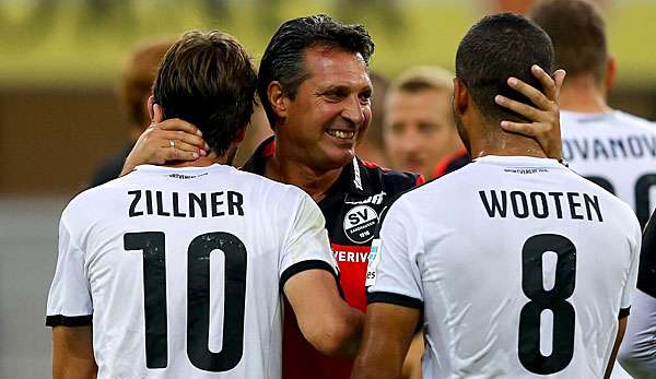 Grund zur Freude für Sandhausen-Trainer Alois Schwarzer (M.) nach dem Sieg am Millerntor