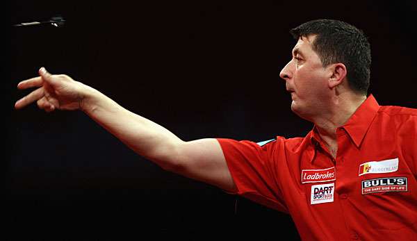 Mensur Suljovic ließ sich vom Break zum Auftakt nichts anmerken und schlug Vincent van der Voort