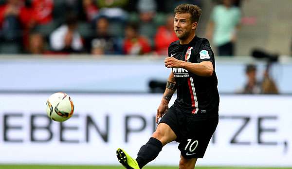 Daniel Baier und sein FC Augsburg liegen derzeit auf dem 16. Tabellenrang