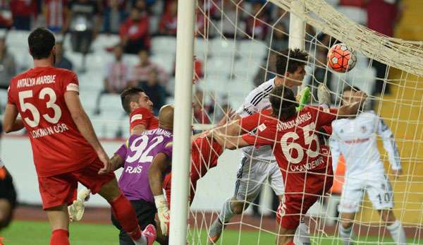 Mario Gomez gelang sein vierter Doppelpack im sechsten Spiel