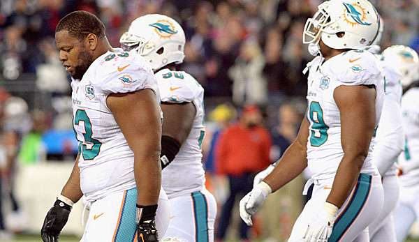 Ndamukong Suh (l.) und die Dolphins-Defense werden gegen Manning und Co. erneut gefordert
