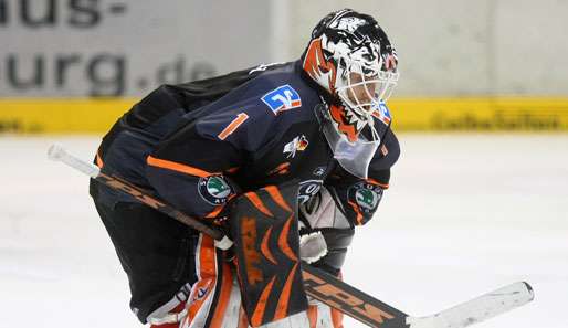 Oliver Jonas und der EHC Wolfsburg treffen auf die die Augsburger Panther