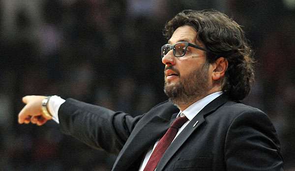 Trainer Andrea Trinchieri und seine Bamberger liegen in der Tabelle vier Punkte vor München
