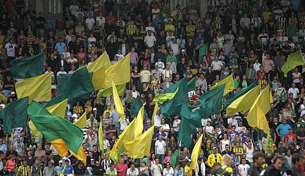 Fans von Den Haag hatten sich Riechedly Bazoer als Ziel auserkoren