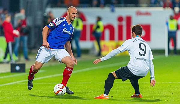 Patrick Herrmann (l.) hat seinen Vertrag bei Kiel verlängert