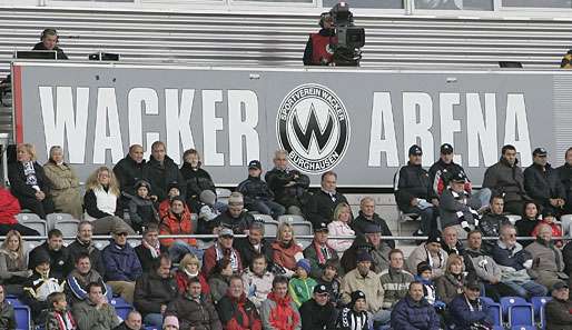 Aufgrund der Witterung ist der Platz in der Wacker Arena derzeit unbespielbar