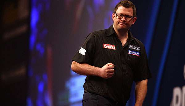 James Wade hat für die erste Überraschung gesorgt und Mighty Mike besiegt