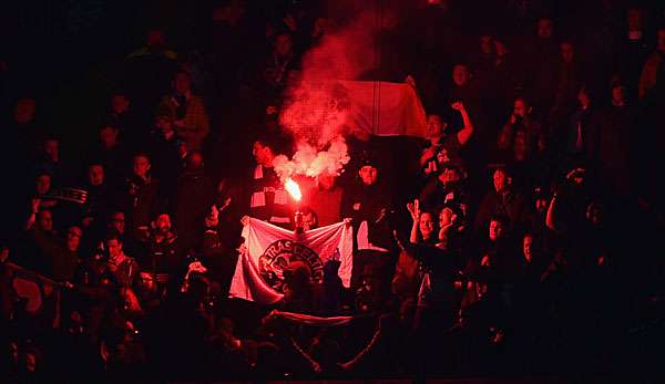 Die Fans von Celtic Glasgow brannten in Istanbul Pyrotechnik ab