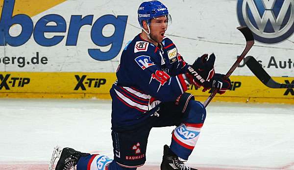 Kai Hospelt und die Adler Mannheim gewannen mit 3:2 gegen die Düsseldorfer EG
