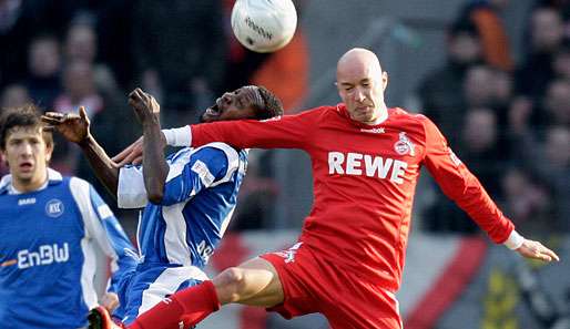 Godfried Aduobe (im Duell mit Kölns Nemanja Vucicevic) musste verletzt ausgewechselt werden