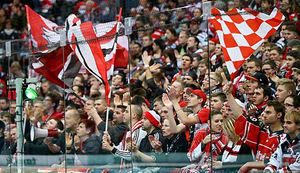 Die Fans der Kölner Haie hoffen auf einen Sieg in Spiel 6 gegen Berlin