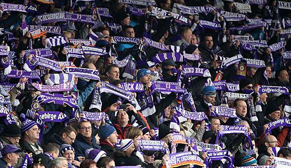 Einige Fans von Erzgebirge Aue zündeten Pyrotechnik und Rauchbomben in Magdeburg 