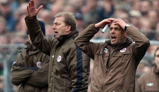 Drei Niederlagen setzte es in den vergangenen drei Spielen für Holger Stanislawskis (r.) Team