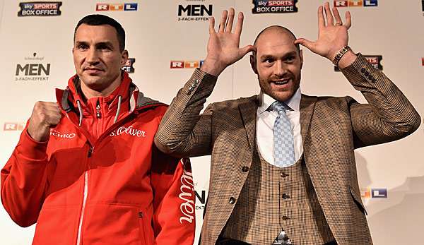 Wladimir Klitschko (l.) tritt am 9. Juli zum Rückkampf gegen Tyson Fury an