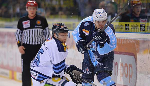 Alexander Dotzler (l.) soll die Wolfsburger Defensive verstärken