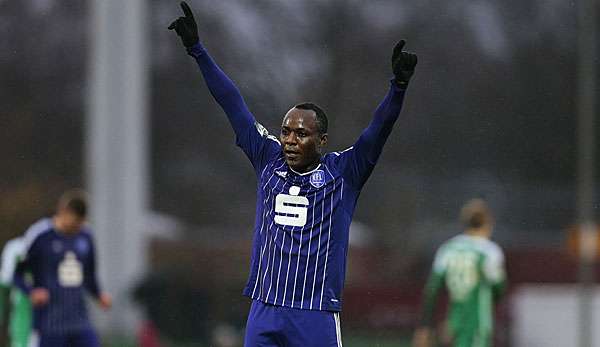 Addy Menga läuft ein weiteres Jahr im Trikot der Niedersachsen auf