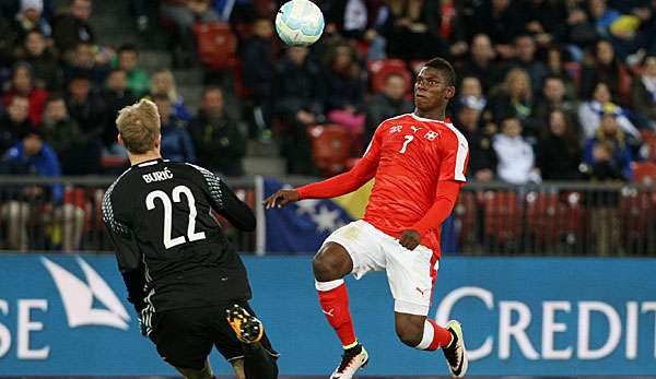 Für Breel Embolo (r.) verlangt der FC Basel offenbar mindestens 30 Millionen Euro