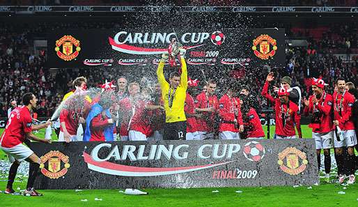 Manchester United feiert den Carling-Cup-Triumph gegen die Tottenham Hotspur