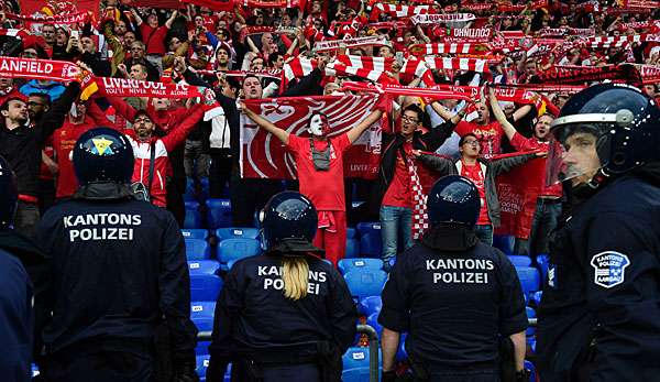 Die Polizei musste die Fans nach dem Spiel auseinander halten