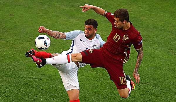 Kyle Walker und Fedor Smolov im direkten Duell