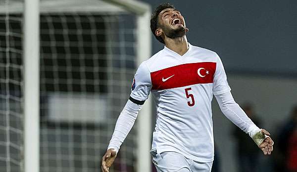 Die Türkei beginnt mit Hakan Calhanoglu in der Startaufstellung