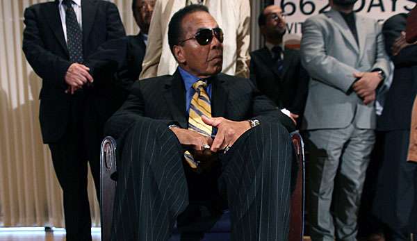 Muhammad Ali wurde Ende 2014 wegen des Verdachts auf eine Lungenentzündung eingeliefert