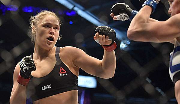 Ronda Rousey verlor ihren ersten Kampf im November 2015 gegen Holly Holm 