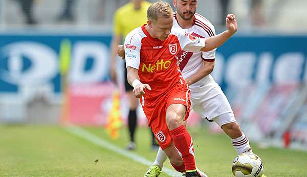 Kevin Hoffmann wird auch in der neuen Saison für Jahn Regensburg auflaufen