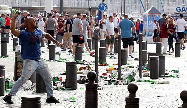 Untertags kam es in der Stadt zu Ausschreitungen, am Abend vor dem Stadion