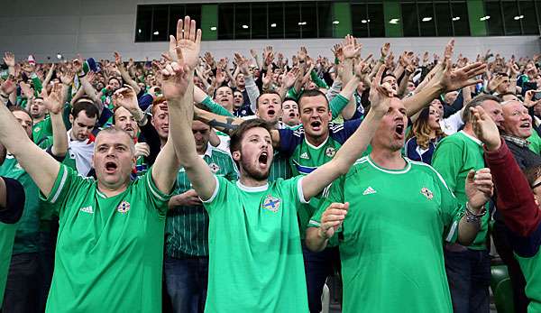 Bier trinken und Will Grigg besingen: Nordirlands Fans