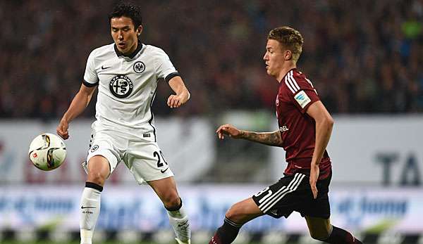 Makoto Hasebe beim Relegationsspiel gegen den 1. FC Nürnberg