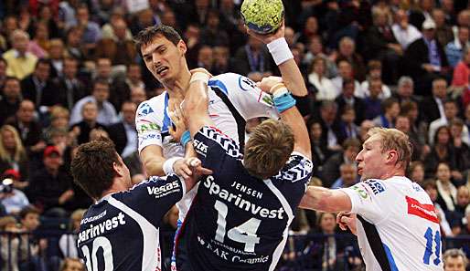 Deutsches Duell im Viertelfinale: Krzystof Lijewski (oben) und der HSV treffen auf Flensburg 