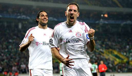 Franck Ribery (r.) ist gegen den KSC wieder dabei, hinter Luca Toni steht weiter ein Fragezeichen