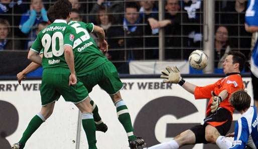 Abschluss mit Augenmaß: Christian Gentner überwindet Arminia-Keeper Eilhoff zum 0:1