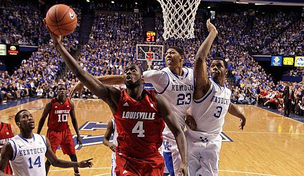 Rakeem Buckles (Nummer 4) spielte am College für Louisville