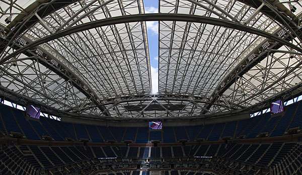Das neue ein- und ausfahrbare Dach des Centre Courts