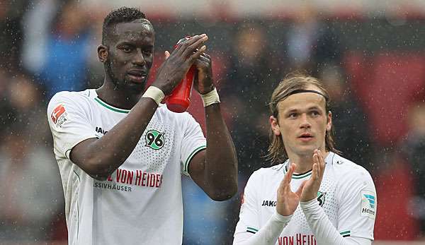 Salif Sane wird wohl auch diese Saison für Hannover 96 spielen