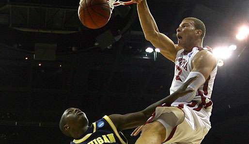 Mit einem krachenden Dunk durchbrach Oklahomas Blake Griffin die Moral der Michigan Wolverines