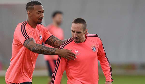 Jerome Boateng hat nach seiner Rückkehr auf den Rasen wieder gute Laune