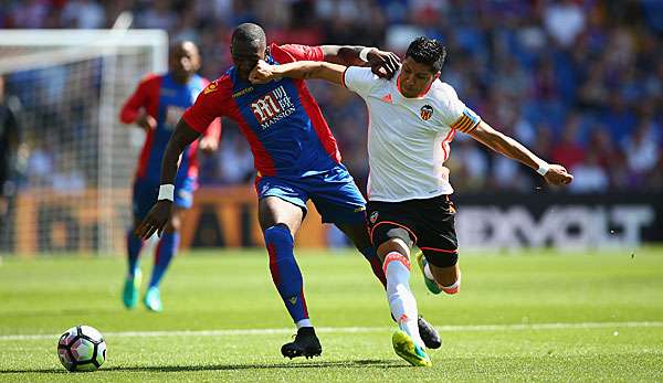 Yannick Bolasie (l.) erzielte in der abgelaufenen Saison fünf Tore für Crystal Palace