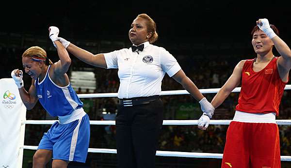 Estelle Mossely (l.) gewinnt Gold