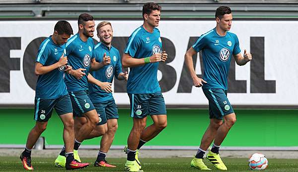 Josip Brekalo (l.) kam zusammen mit Kuba und Mario Gomez zu den Wölfen